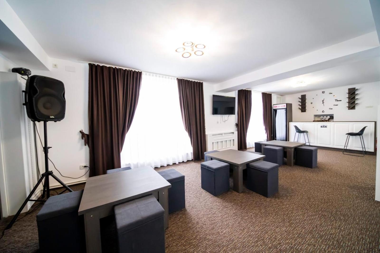 Danube Home Ostrovu Corbului Buitenkant foto